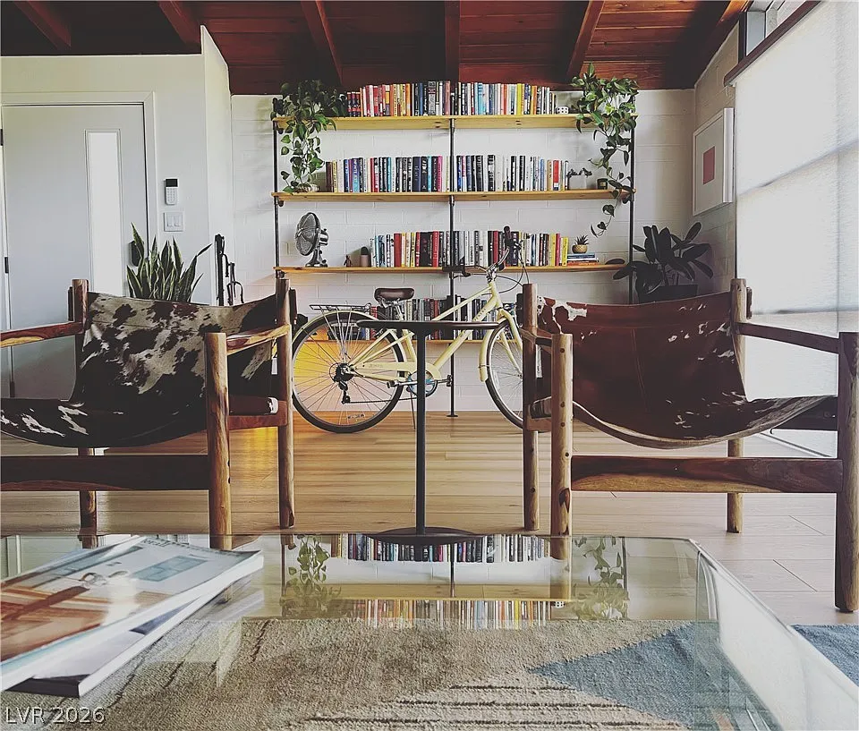 3 bed, 3.0 bath, 2402 sqft, $4,250 — Photo 2