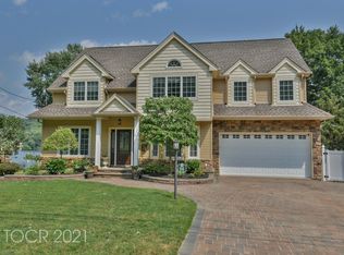66 Lake Dr W, Wayne, NJ
