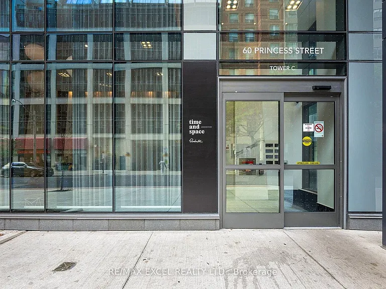 60 Princess St #914 — Photo 3