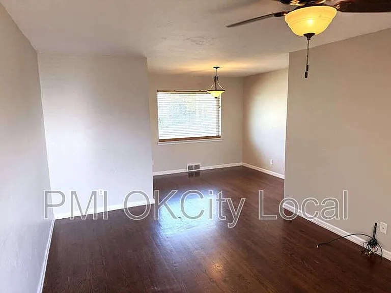 3025 NW 67th St — Photo 3