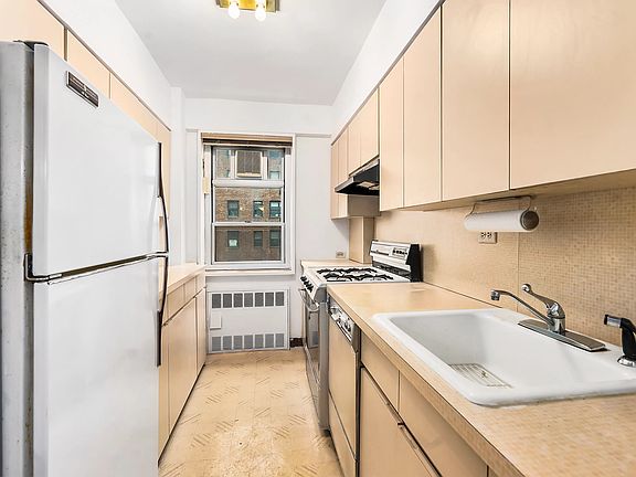 3rd image of 70 E 10th St APT 7N