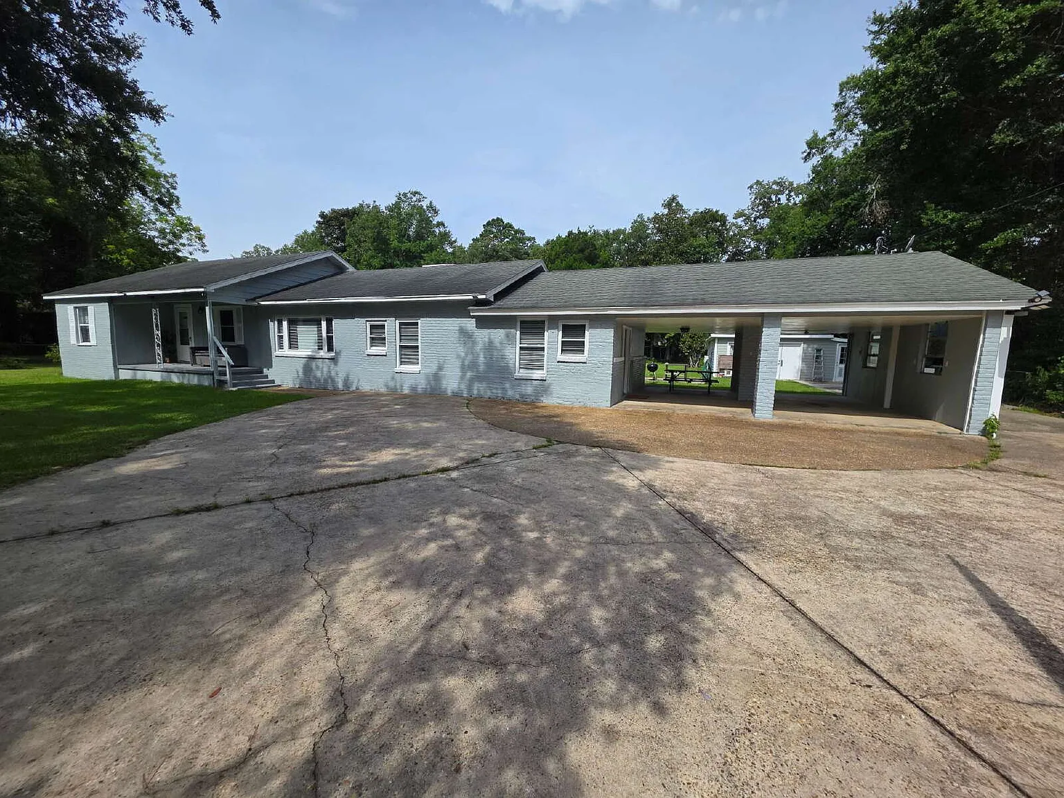 2 bed, 2.0 bath, 3000 sqft, $2,000 — Photo 1