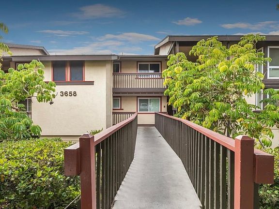 3rd image of 3658 Clairemont Dr Unit 2D
