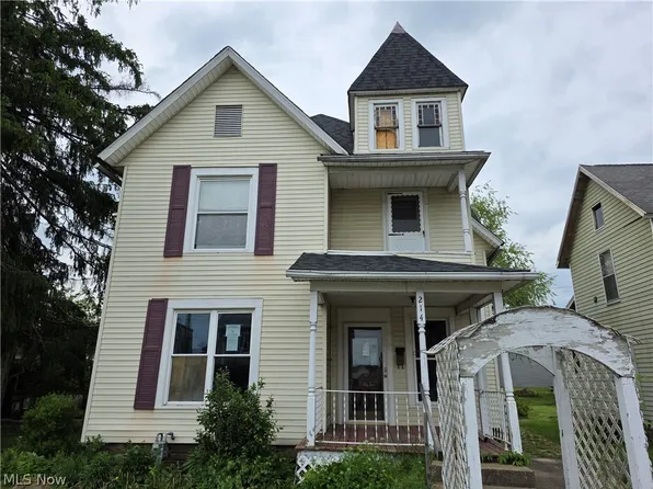 214 W Church St, Newcomerstown, OH 43832