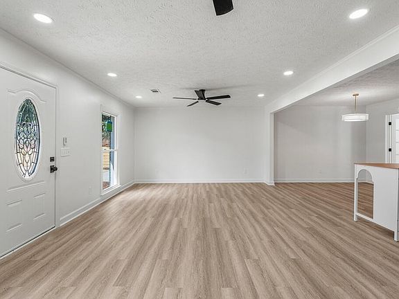 5th image of 622 Asa Dr