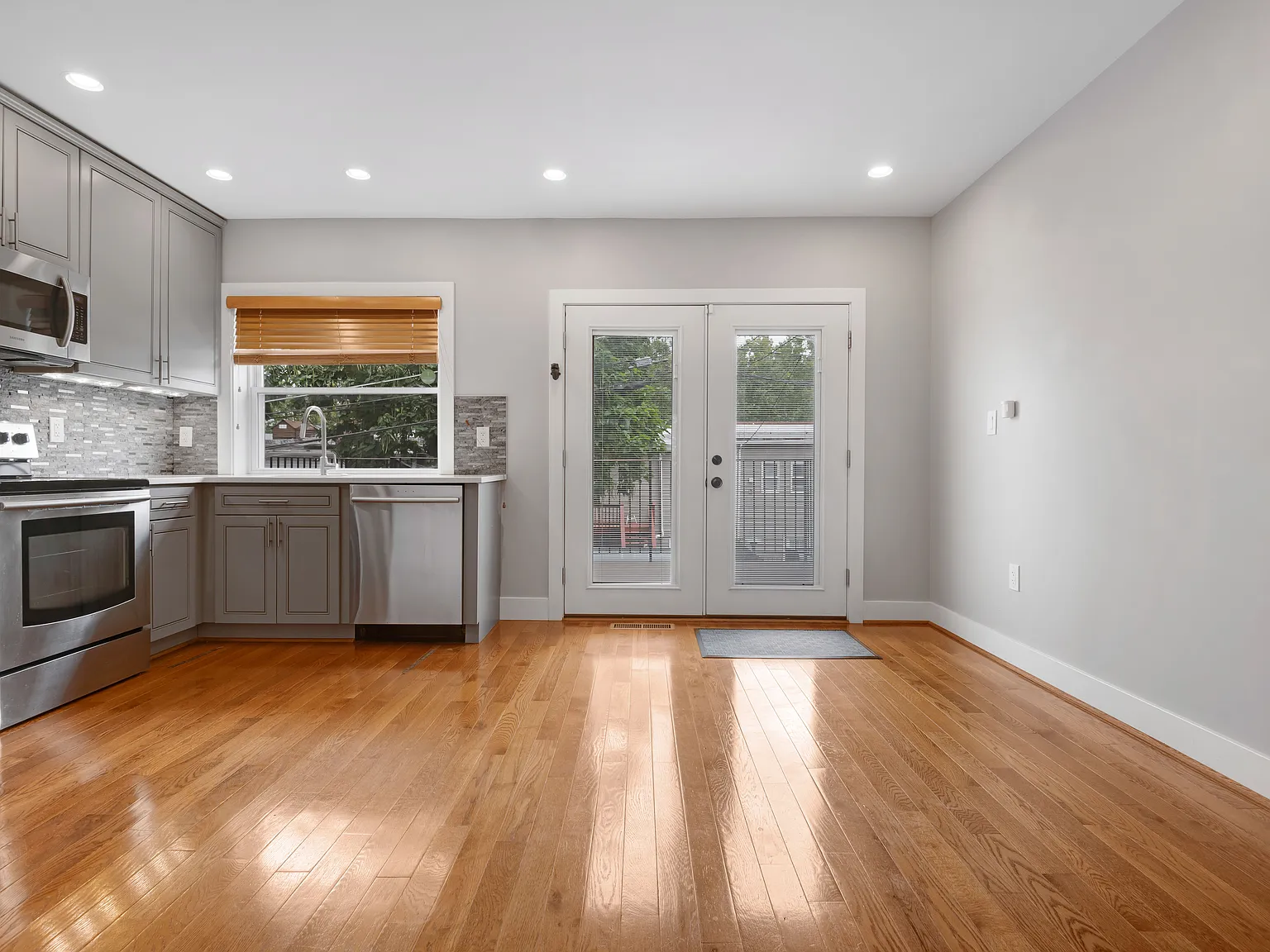3 bed, 2.5 bath, 1700 sqft, $3,350 — Photo 3