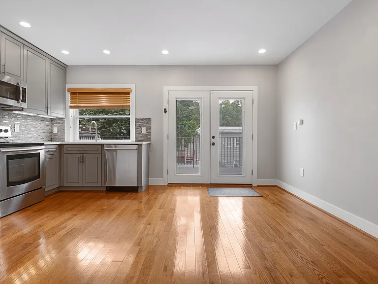 1778 Lyman Pl NE — Photo 3