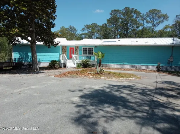 1832 Seacrest Dr, Gautier, MS 39553