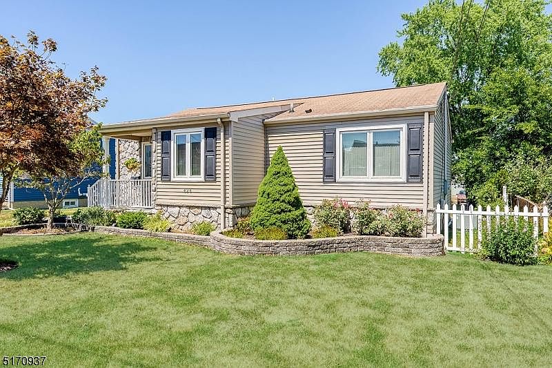 1st image of 424 Sidorske Ave