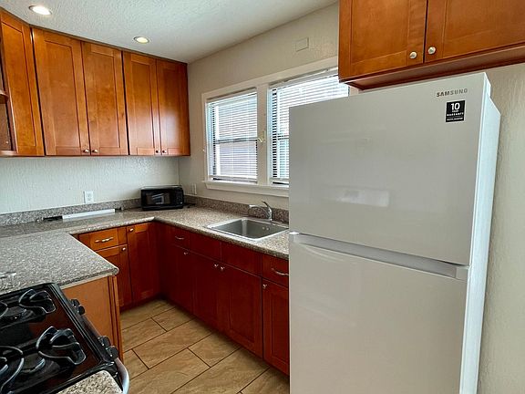4th image of 97 Knowles Ave