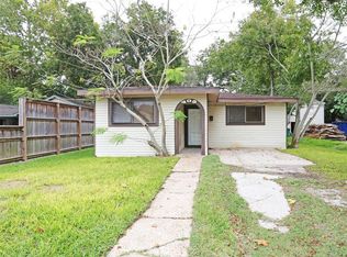 408 W House St, Alvin, TX 77511