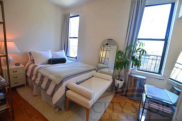 Rented by City Stop Realty | media 2