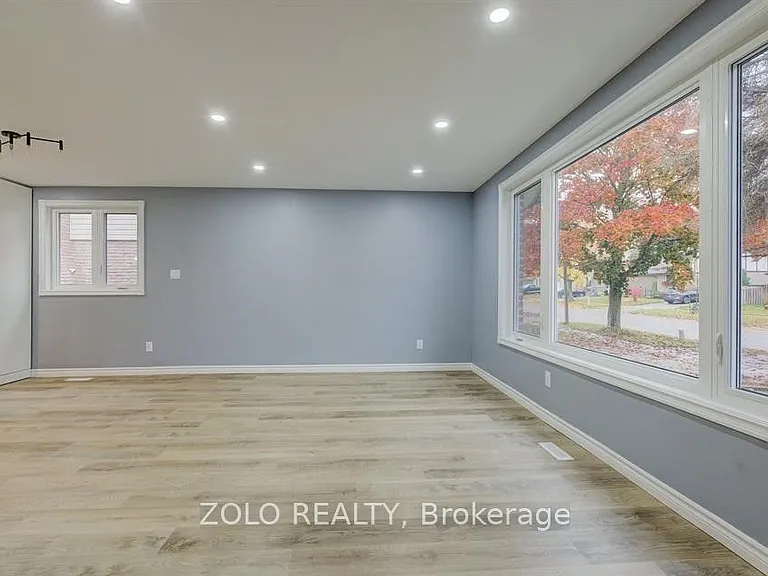 15 Nathaniel Cres #UPPER — Photo 24