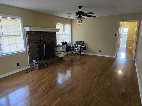 5th image of 4742 Rolling Meadows Dr
