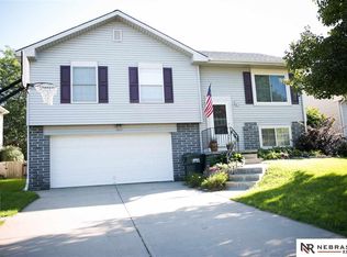 8001 Newport Ave, Omaha, NE 68122