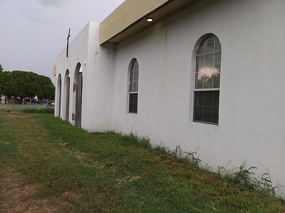 4th image of 1100 W 11th St