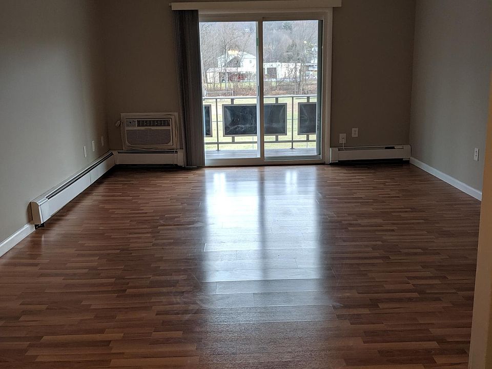 Large spacious living with Balcony
