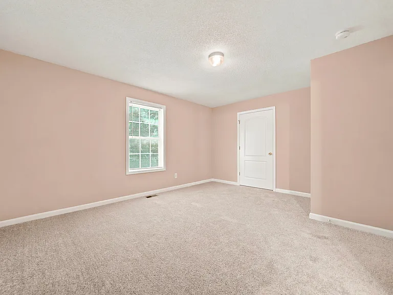 86 Hanna Dr — Photo 10