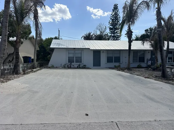 8996 SE Parkway Dr, Hobe Sound, FL 33455