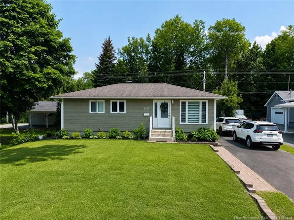 1017 Centennial St, Bathurst, NB E2A 3W6