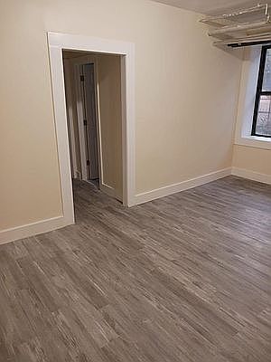 5th image of 686 E 234th St APT St4