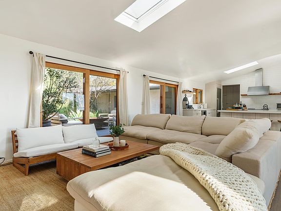 3rd image of 11345 Pacific View Dr