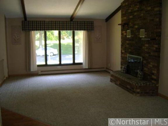 3rd image of 2735 Clarence Street