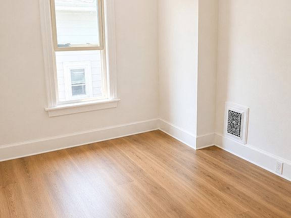 3rd image of 8 Roosevelt Ave