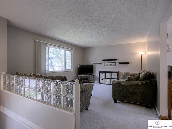 4th image of 7623 Park View Blvd