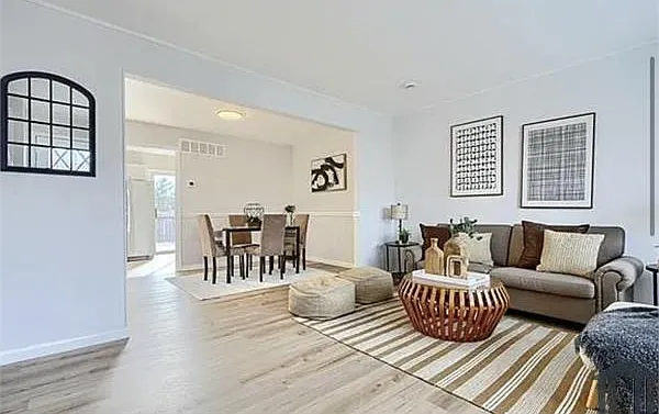 4 bed, $3,000 — Photo 3