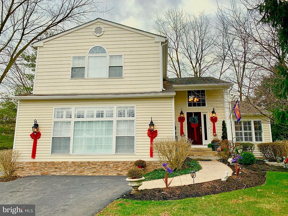 1st image of 102 Larson Dr