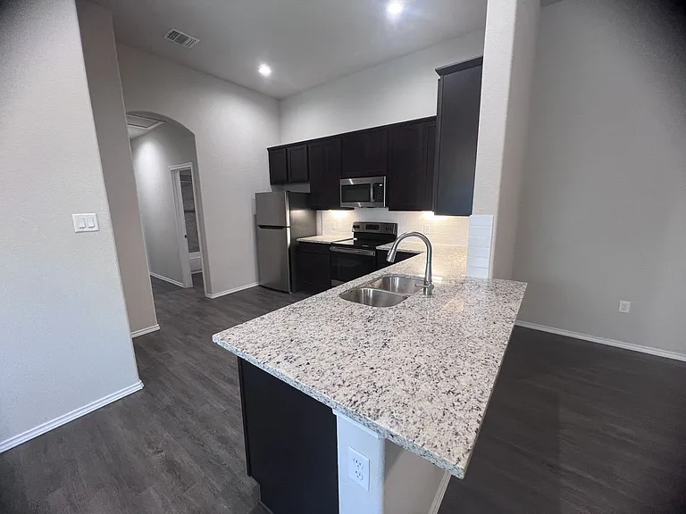 636-638 Heathers Way — Photo 6
