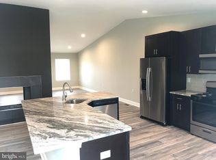 41 Penfield Ln, Sicklerville, NJ 08081