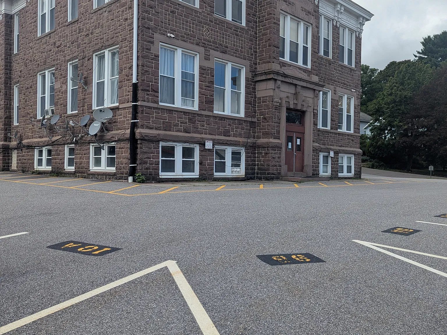 300 Elmira St — Photo 1