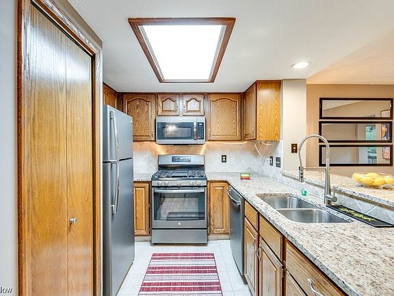 3rd image of 558 Meredith Ln