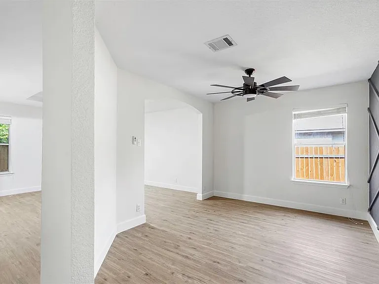 617 Barbara Way — Photo 8