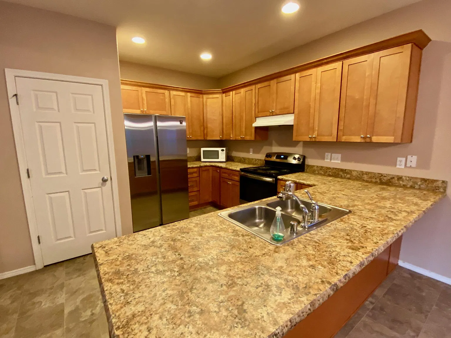 3 bed, 2.5 bath, 2093 sqft, $2,850 — Photo 4