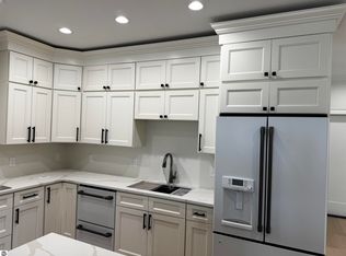 766 N Waypoint Cir, Suttons Bay, MI 49682