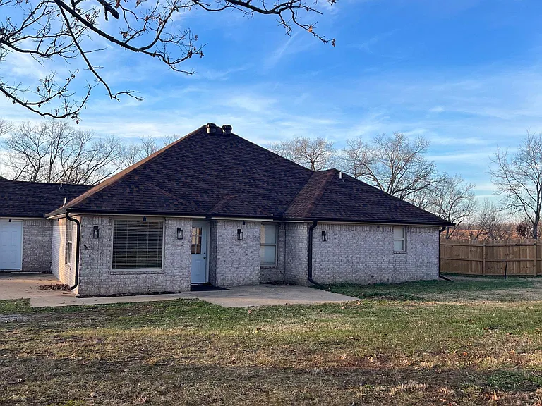 13758 Cloverdale Rd — Photo 12