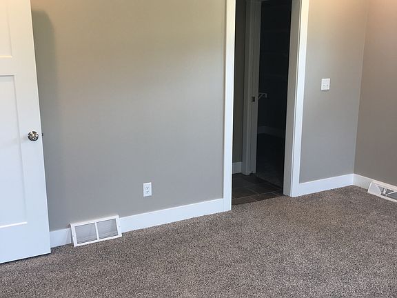 5th image of 623 Meadowland Ct