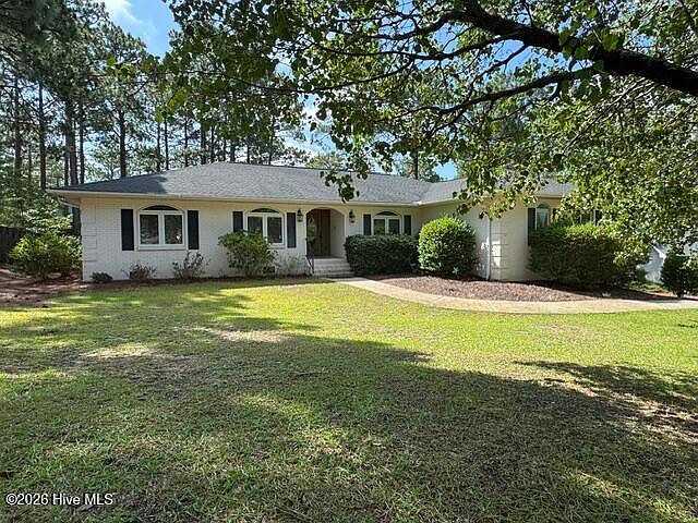 1st image of 10 Brunswick Ln