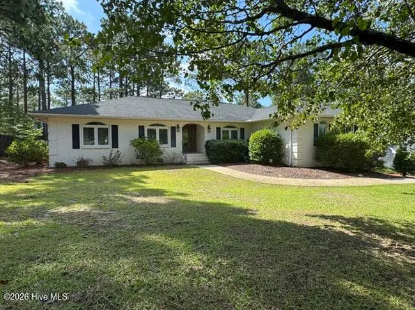 10 Brunswick Ln, Pinehurst, NC 28374
