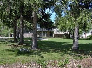 14282 Swanee Beach Dr, Fenton, MI 48430