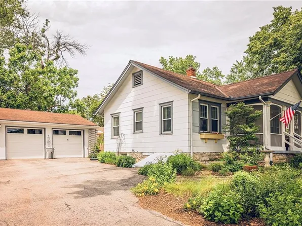 4802 Neosho Ln, Roeland Park, KS 66205