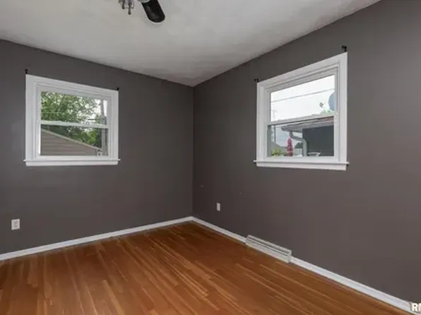 1815 Cody St, Bettendorf, IA 52722