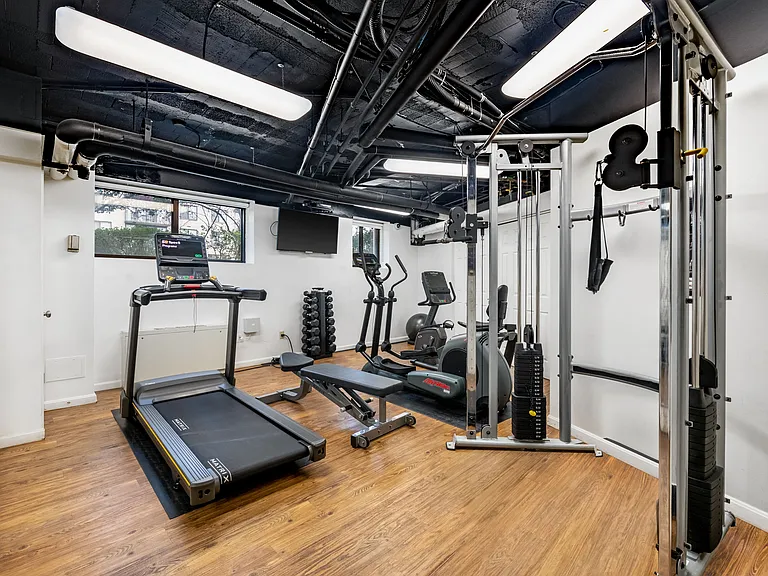 24/7 fitness center