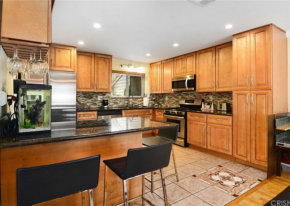 1st image of 18319 Collins St APT 8