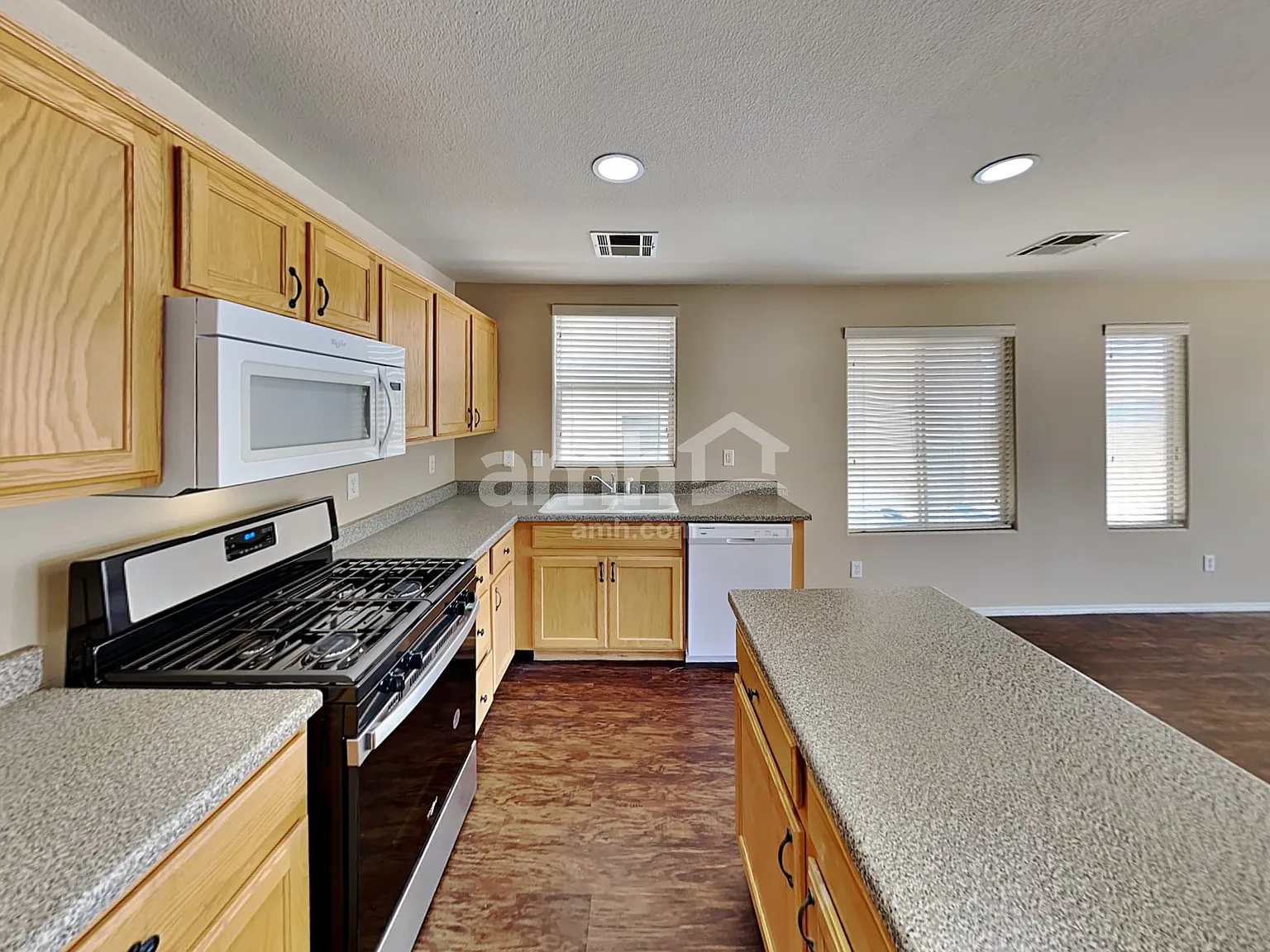3 bed, 2.5 bath, 1853 sqft, $2,385 — Photo 3