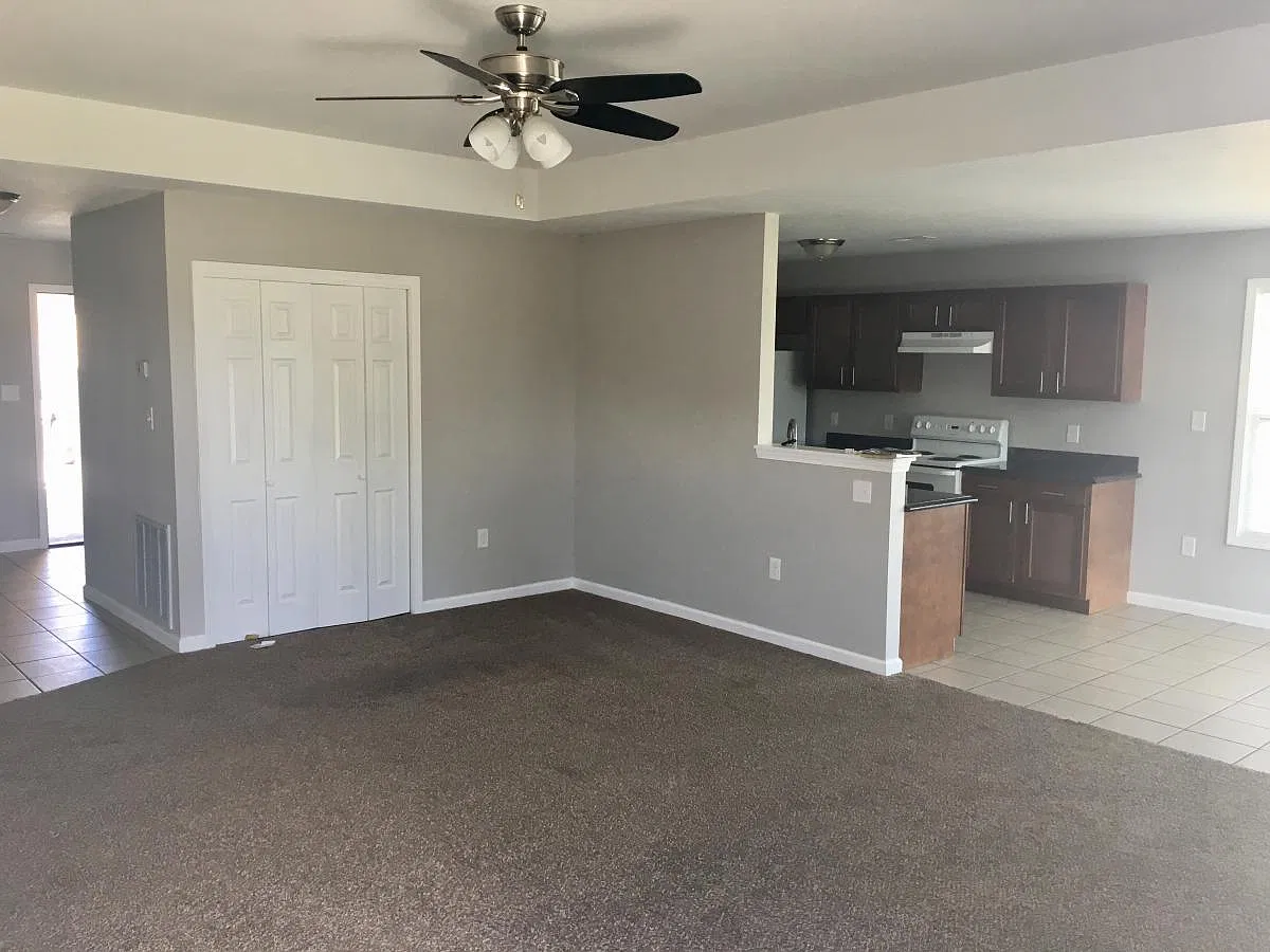 7032 SW Greenview Drive — Photo 4
