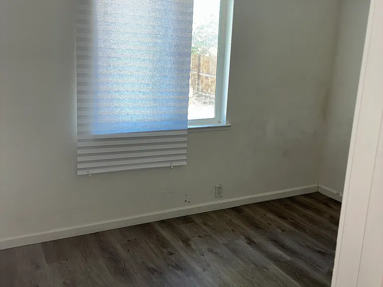 2nd bedroom facing backyard